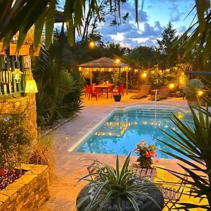  Villa Merkel - 27 Pers - 11 Chambr - 10 Wc - Piscine France